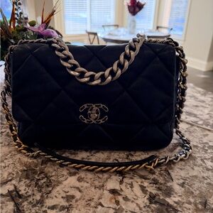 Chanel 19 handbag - size medium, black with gold/silver chain